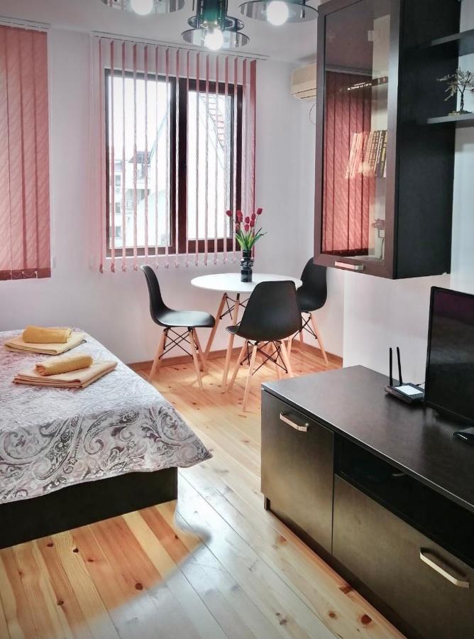 Bright Central Studio For 4 In Burgas Zewnętrze zdjęcie